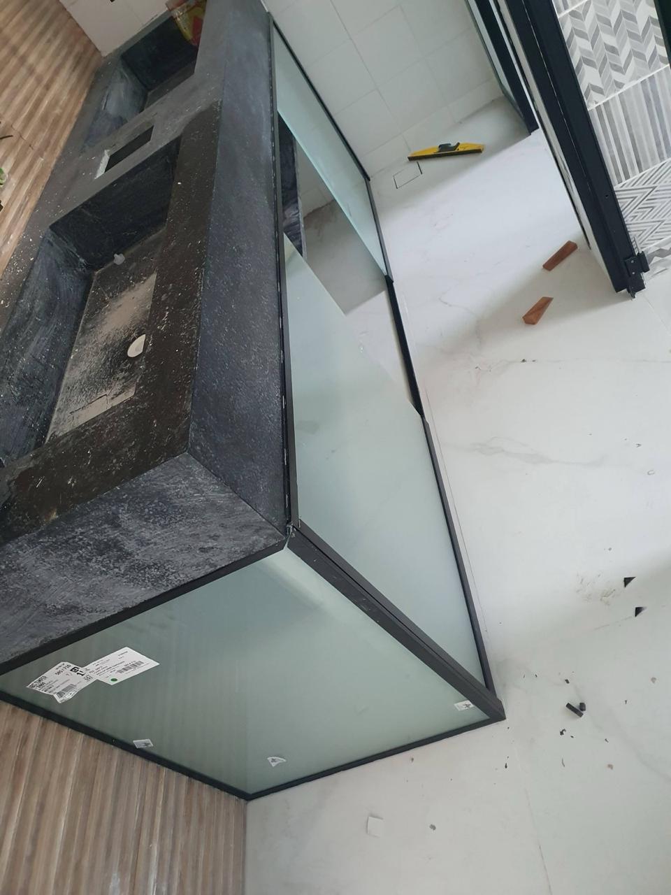 Box de vidro temperado com perfil preto